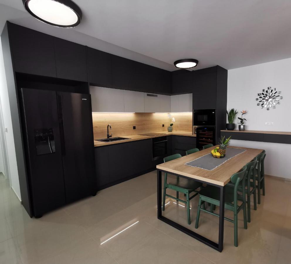 Black Pearl - Luxury Seaside App With Pool & Bbq, Istra 반졸레 외부 사진